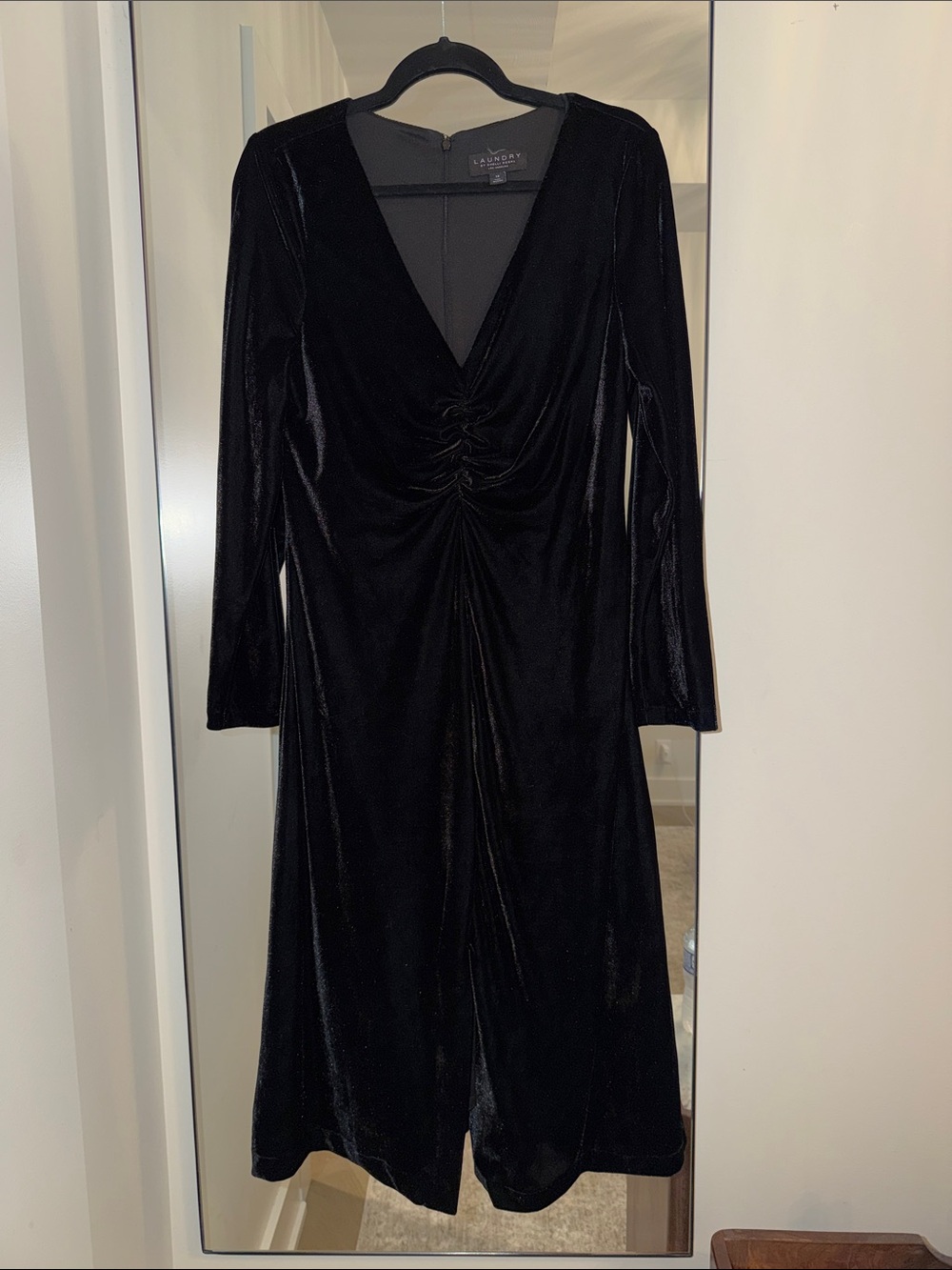 Laundry By Shelli Segal Black Velvet V-Neck Long Sleeve Dress